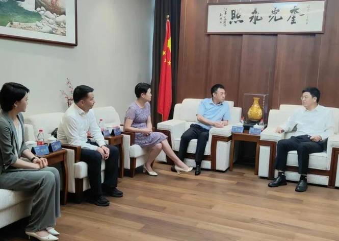 热烈迎接海南省人大孙副主任一行光临CQ9(电子集团)官方网站节能参观领导